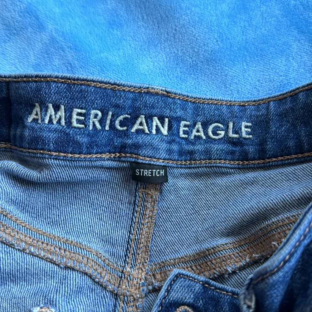 🥶AMERICAN EAGLE MOM JEANS - Picture 2 of 9